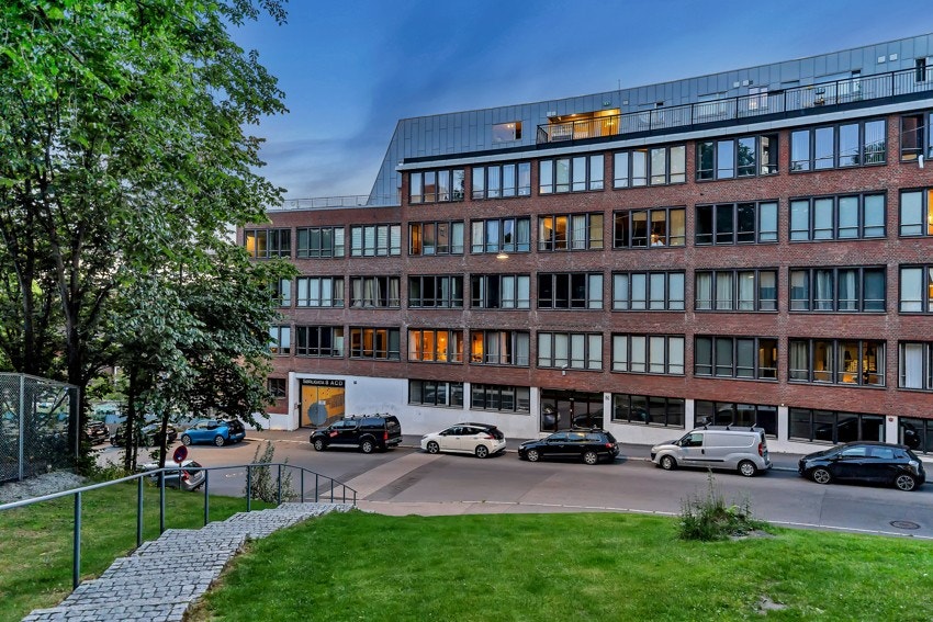 Velkommen til Sameiet Sørligata 8. Med unntak av toppetasjen ble resten av bygget gjort om til boliger i 2011/2012. Galleribilde