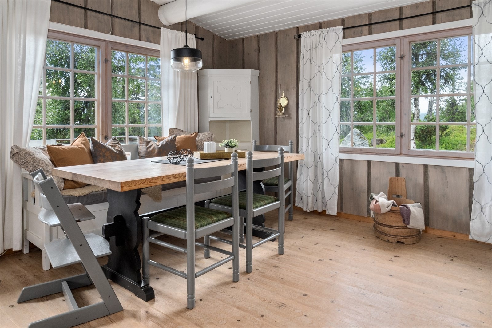 Her er plass til venner og familie til en hyggelig middag og morsomme spillkvelder. Galleribilde