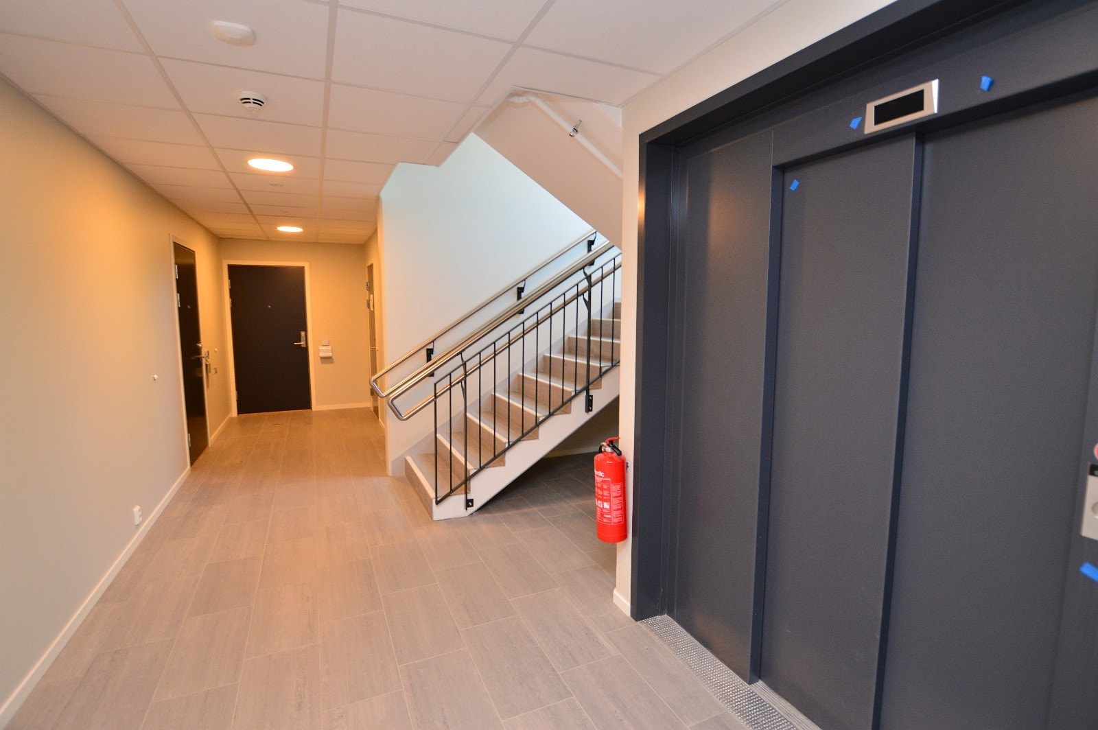 Heis i gangen, bod rett over gangen for leiligheten Galleribilde