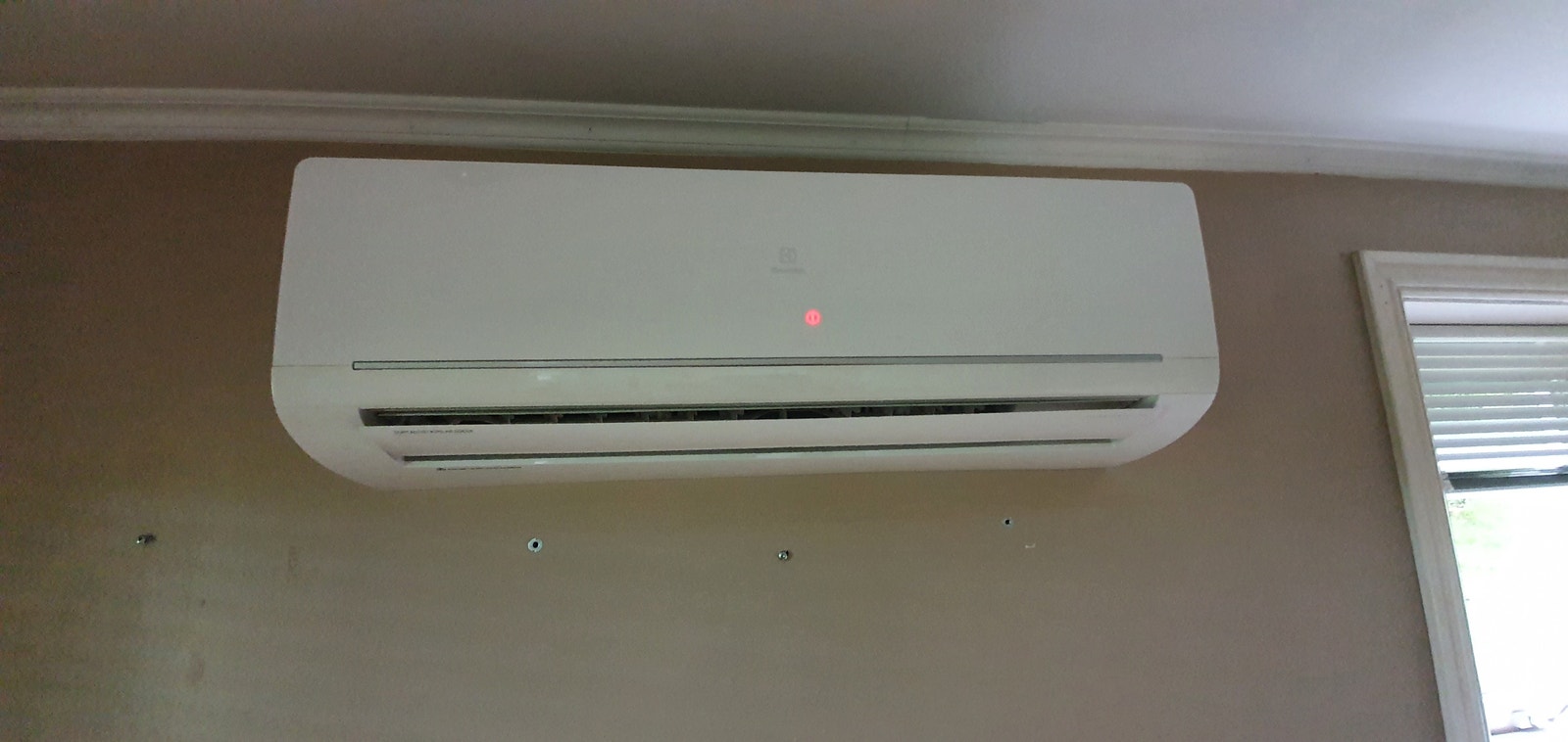 Moderne ny varmepumpe Galleribilde