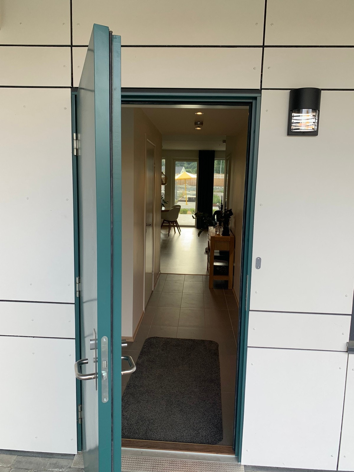 Entre fra inngangsdør Galleribilde