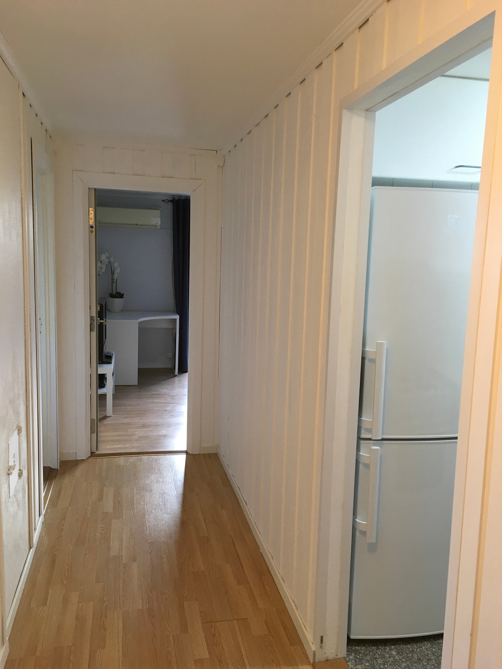 Gang inn til hybler og kjøkken Galleribilde