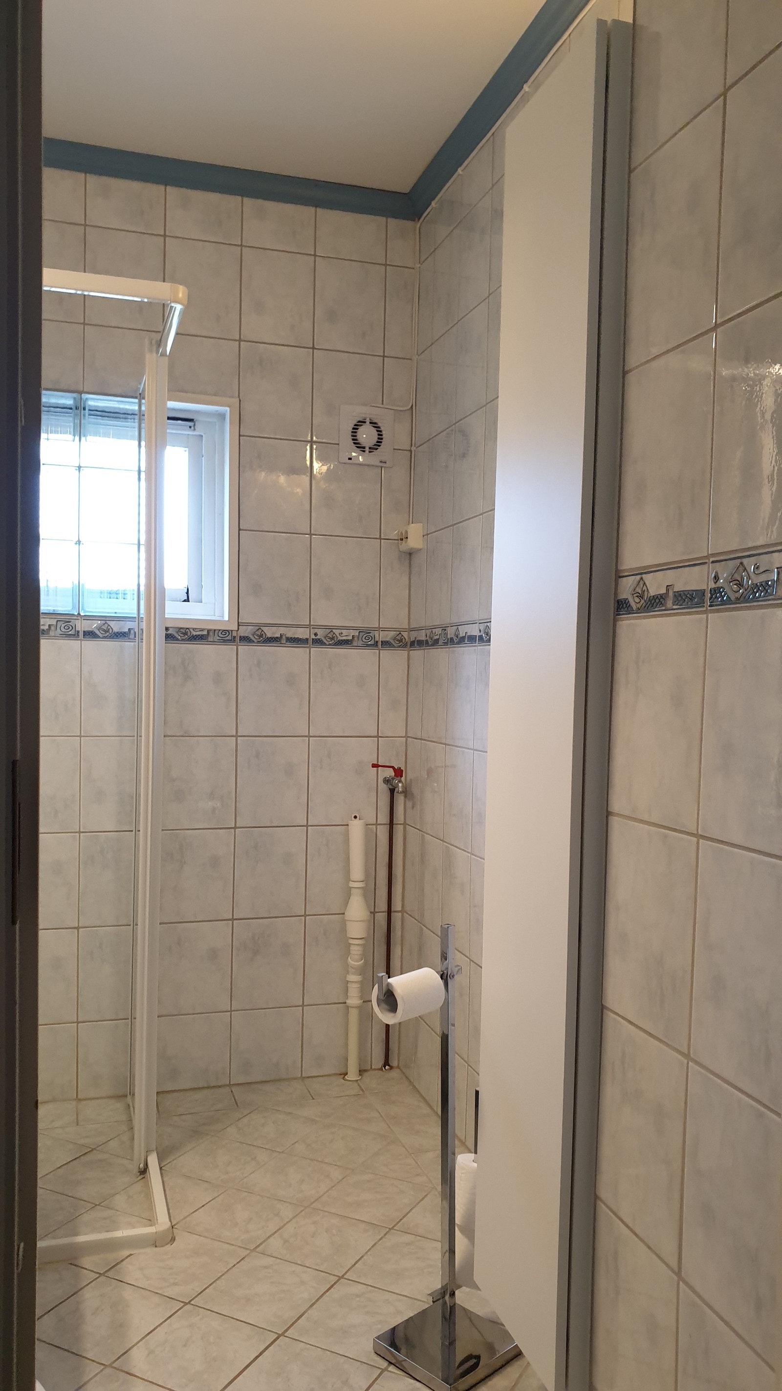 Bad med eget opplegg for vaskemaskin Galleribilde