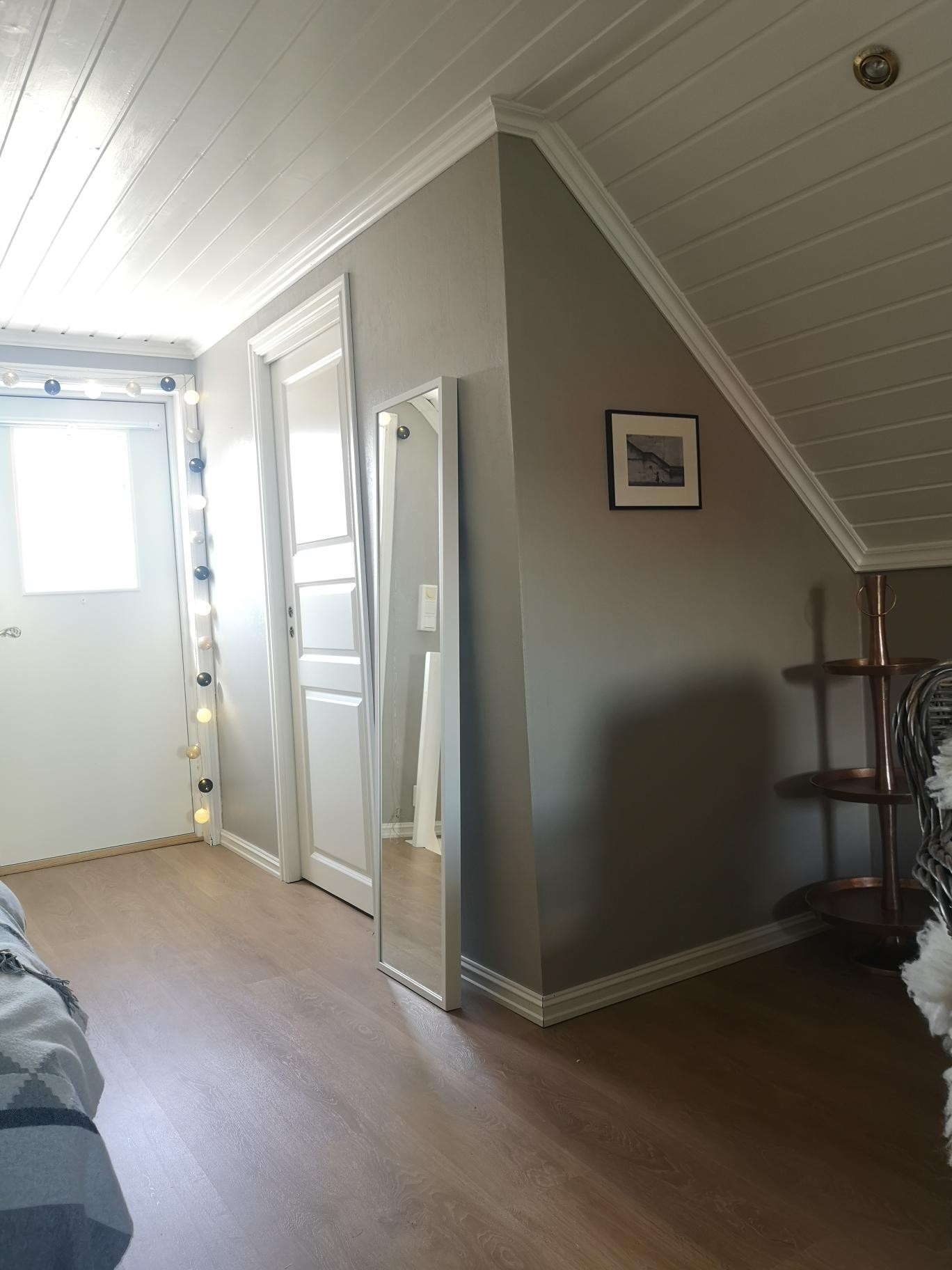 Stuedel med garderobe/oppbevaringsrom Galleribilde