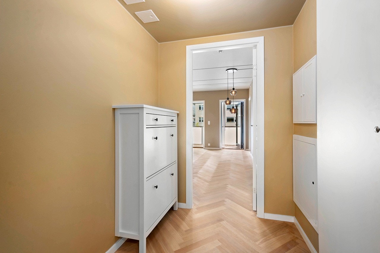 Entre med skoskap Galleribilde