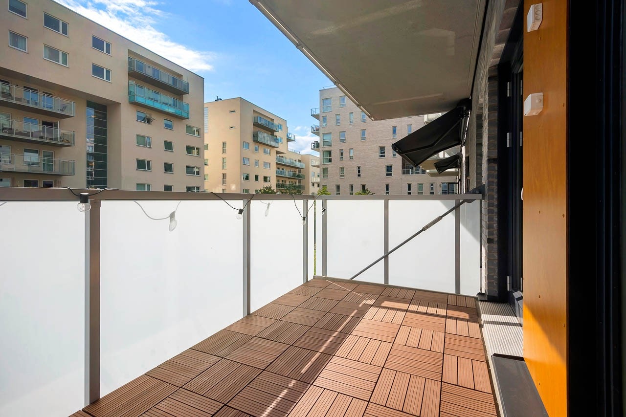 Romslig privat balkong Galleribilde