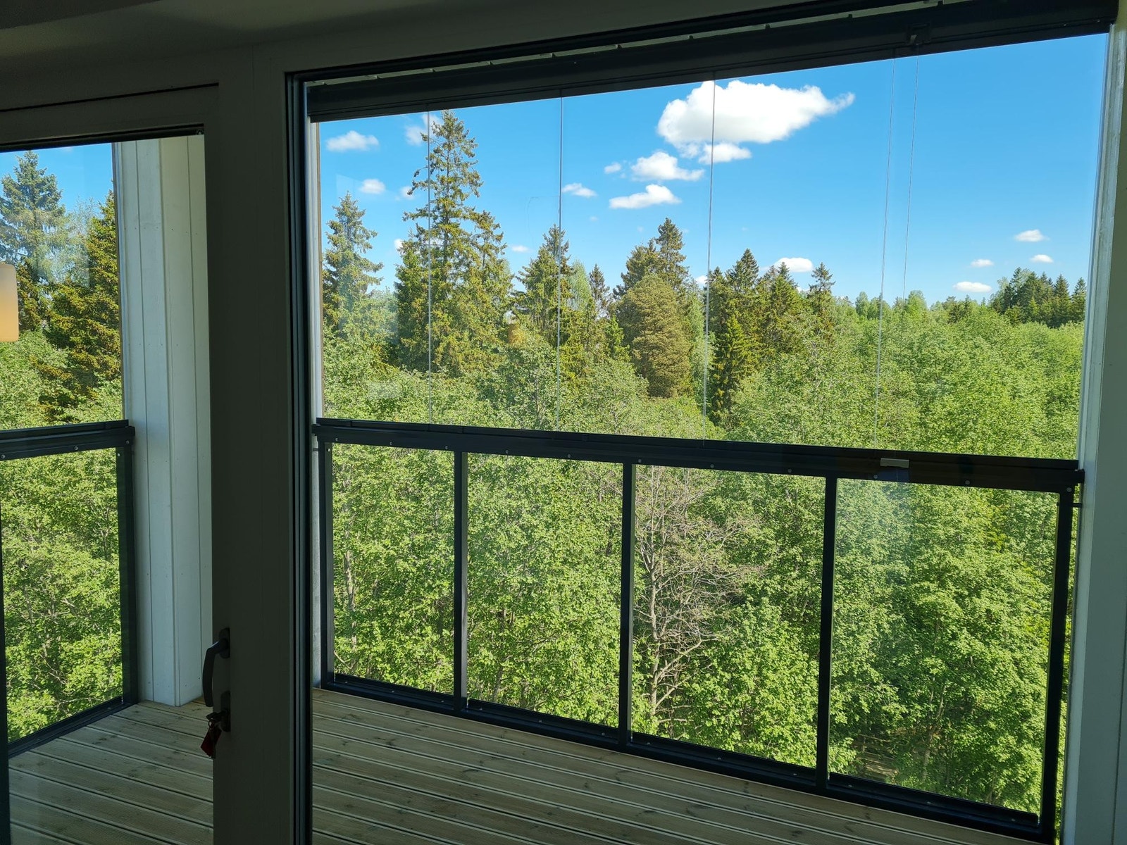 Innglasset balkong som kan åpne Galleribilde