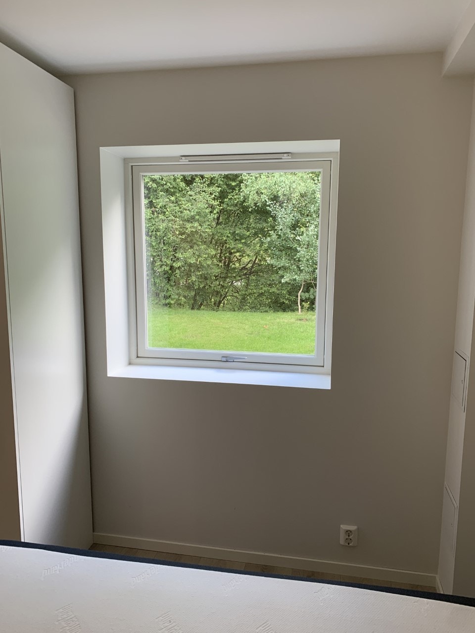 Vindu soverom Galleribilde