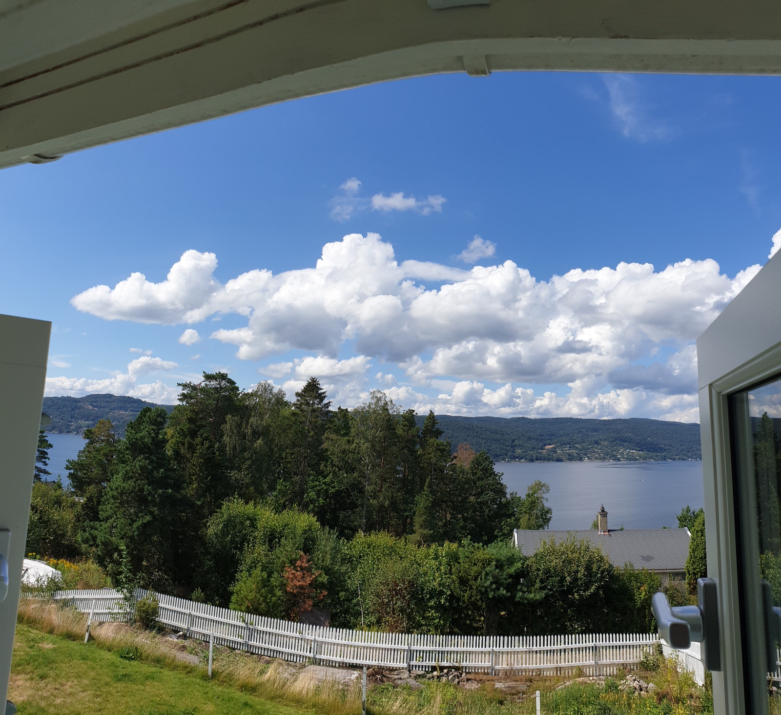 Utsikt fra kjøkkenvindu Galleribilde