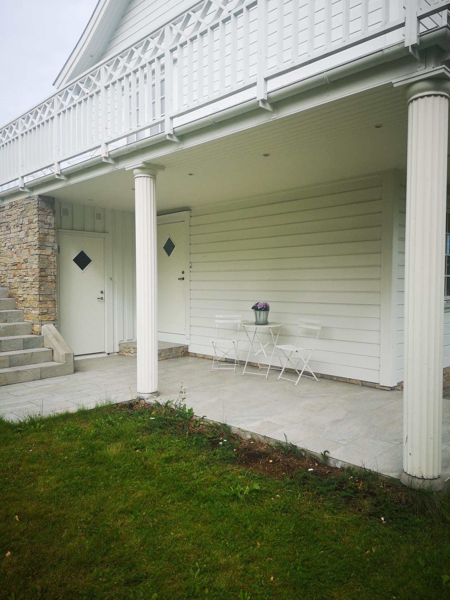 Utvendig bod og egen terrasse Galleribilde