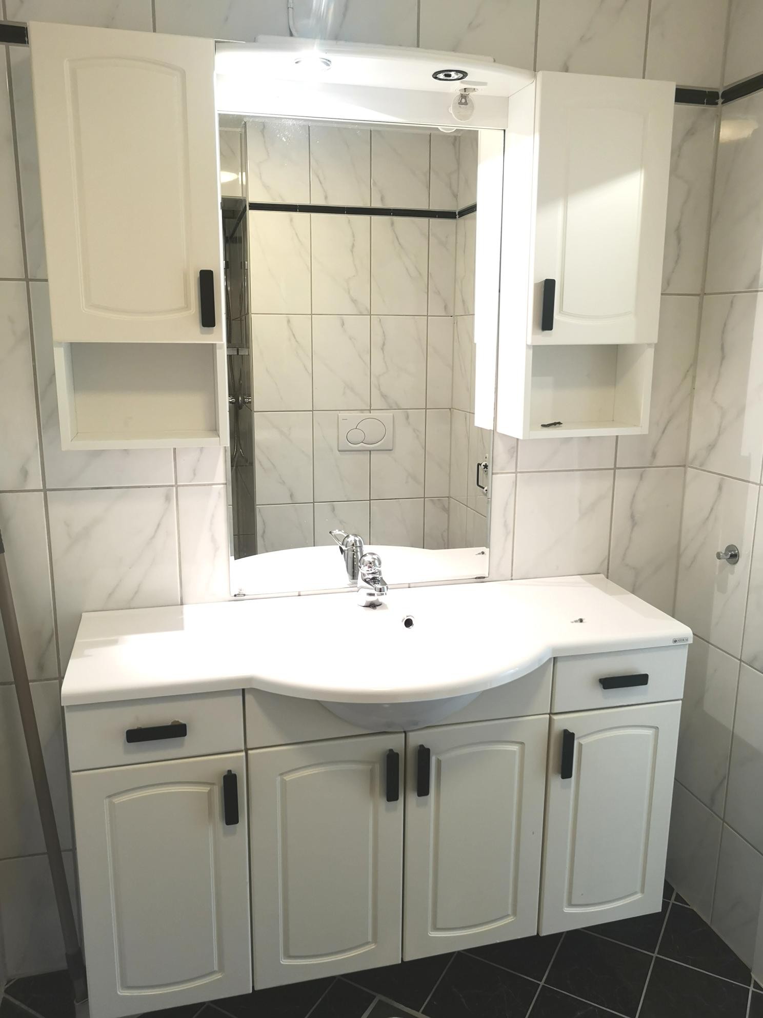 Flislagt bad og toalett Galleribilde