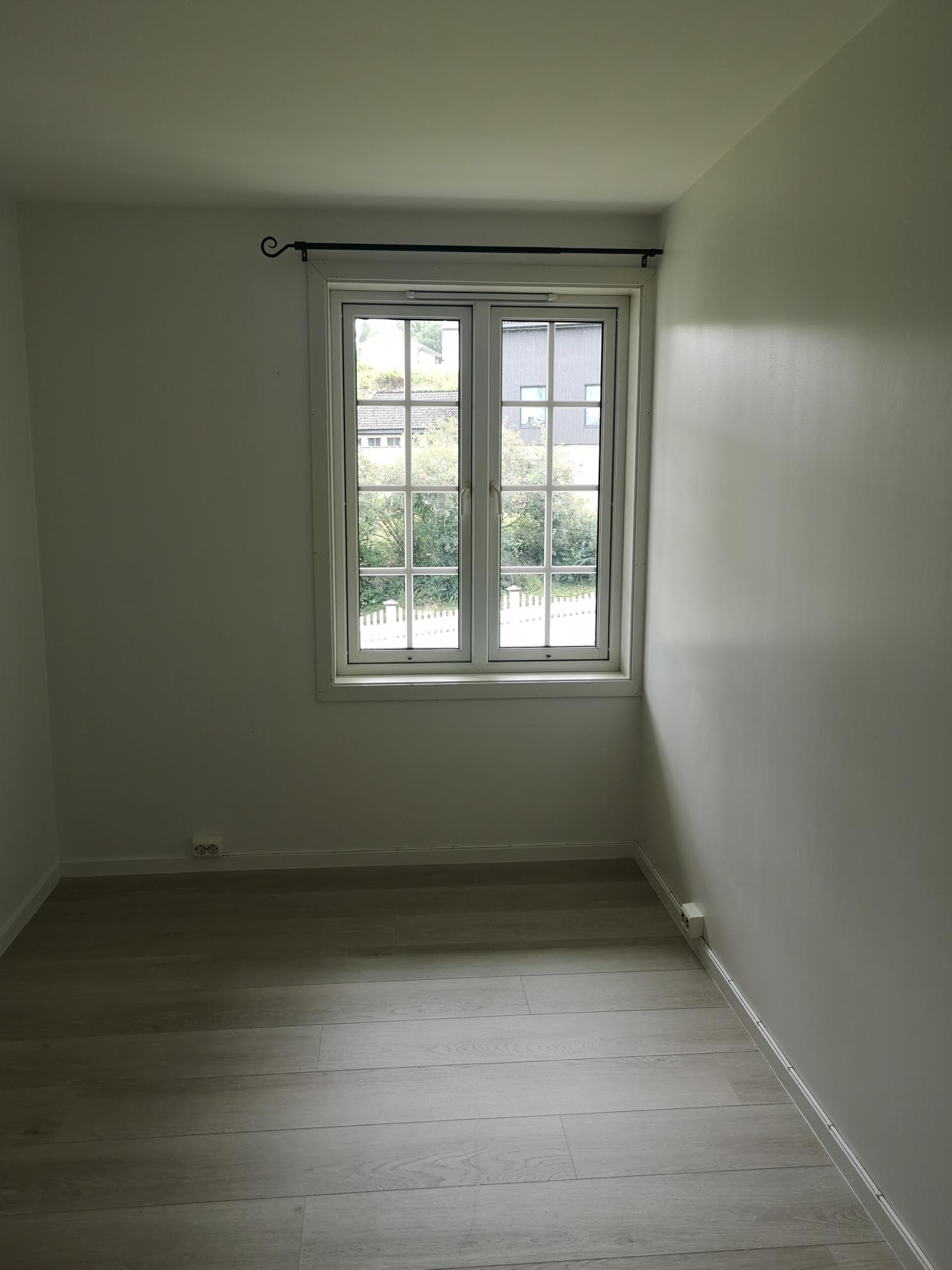 Et av to like soverom Galleribilde