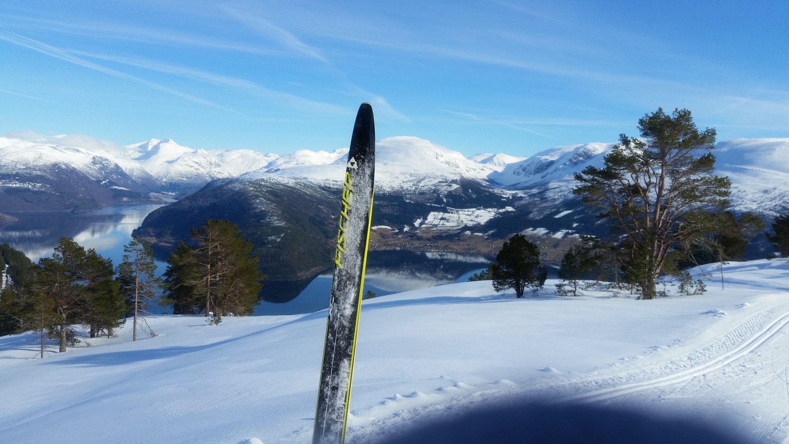 Skiløype med panoramautsikt Galleribilde