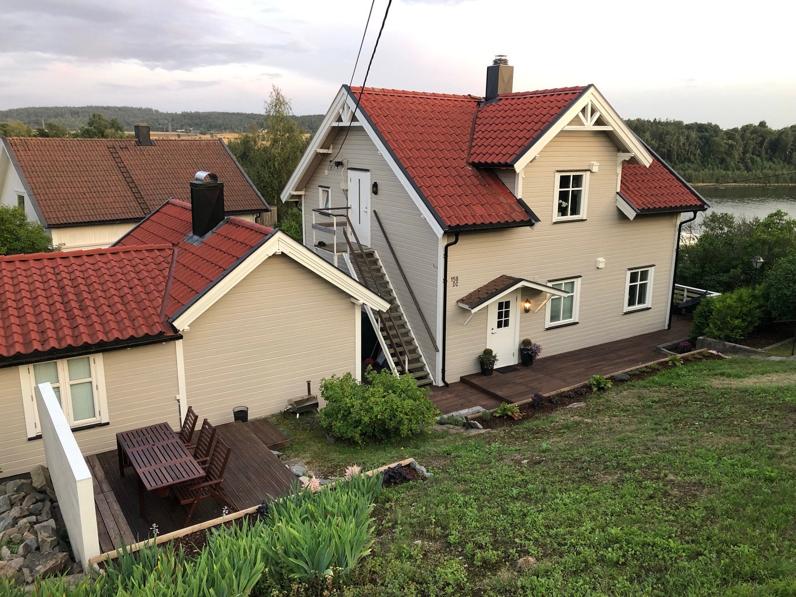 Leilighet i 2. etasje med egen inngang. Galleribilde