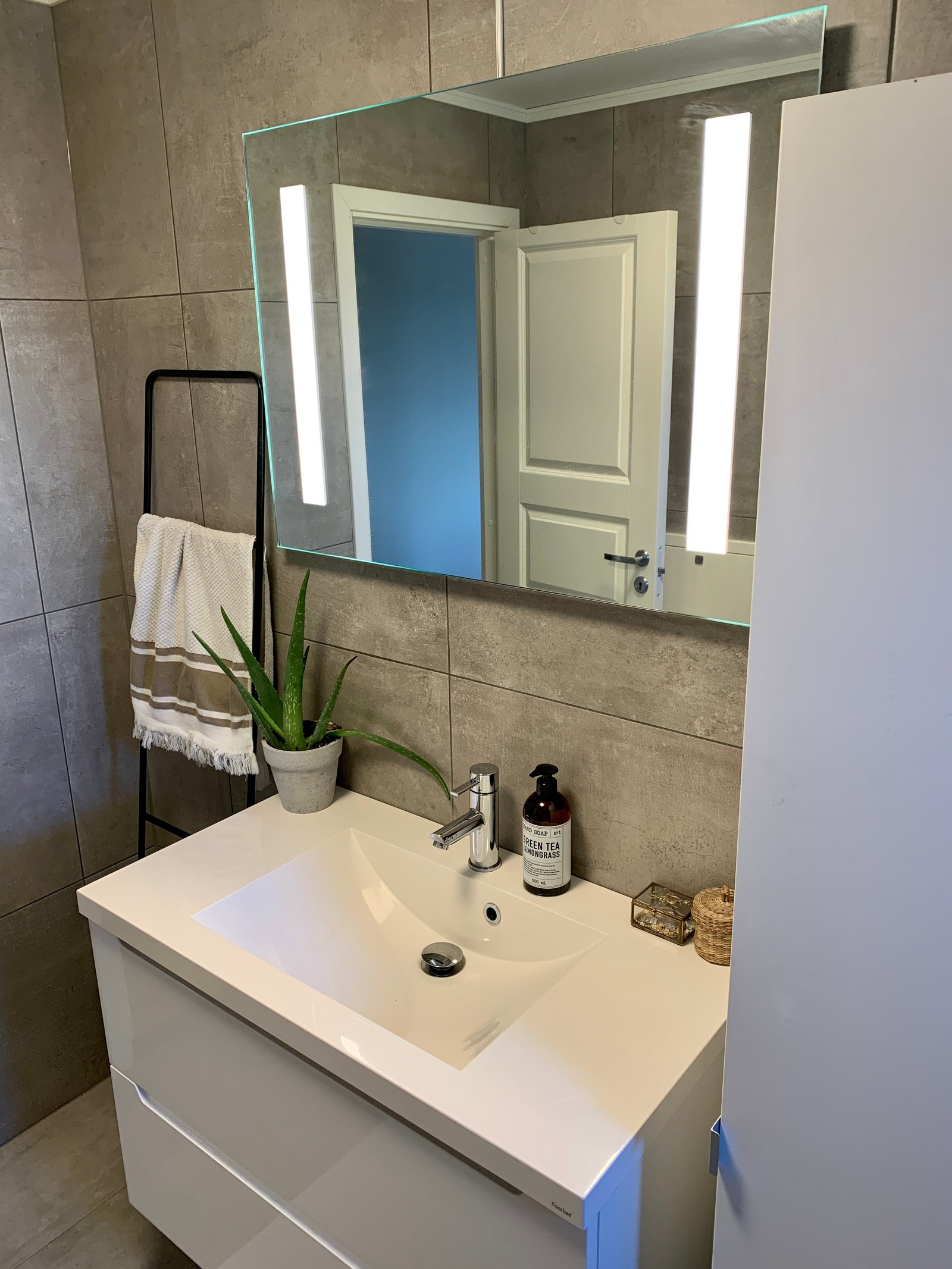 Bad. Høyskap følger ikke med. Galleribilde