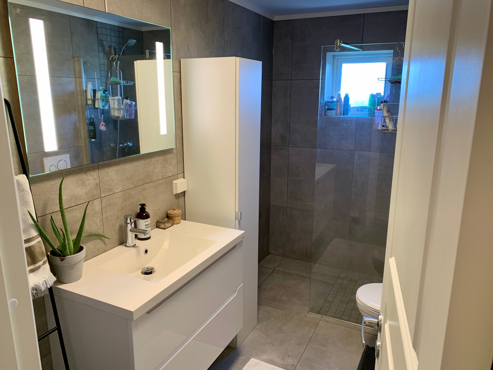 Bad. Høyskap følger ikke med Galleribilde