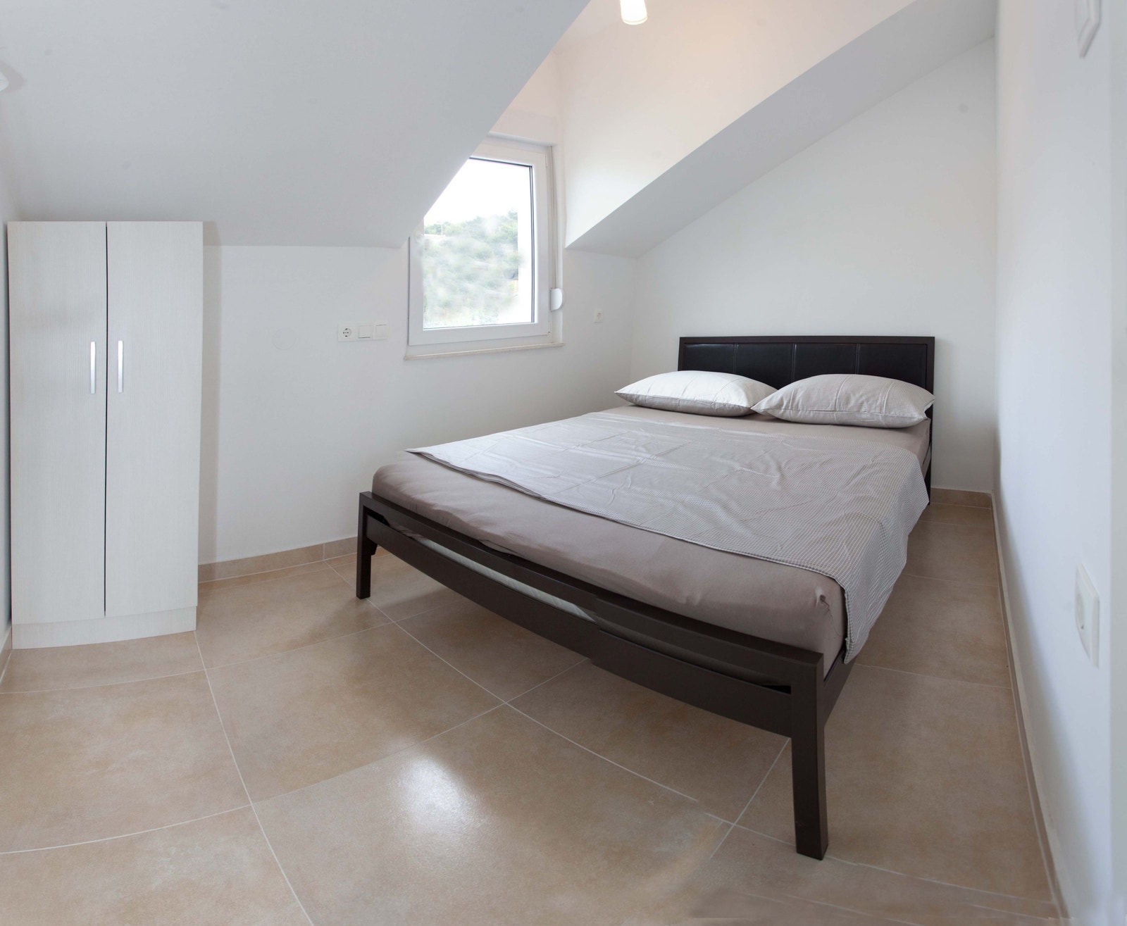 Soverom med dobbeltseng Galleribilde