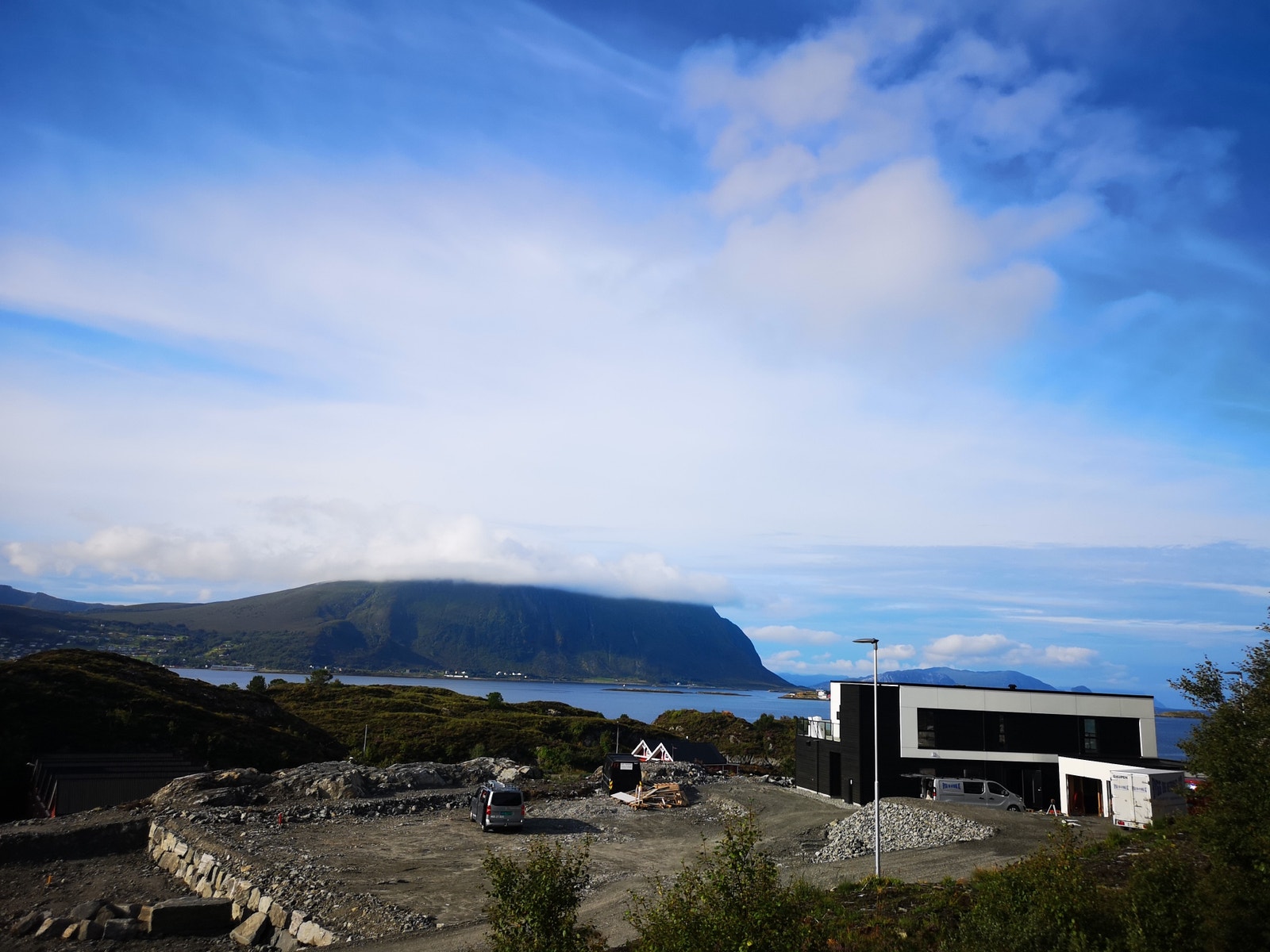 Utsikt mot sjø Galleribilde