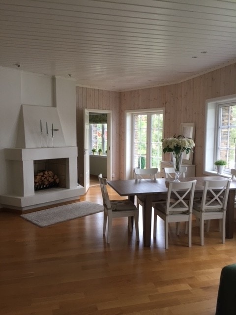Del av stue/peis Galleribilde