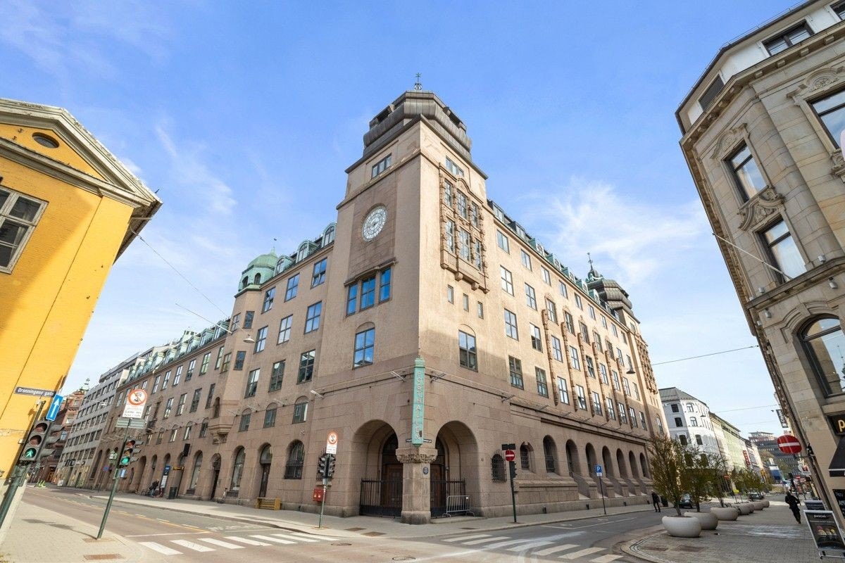 Historiske Posthallen rett i sentrum/historic Posthallen Building right in the city center Galleribilde