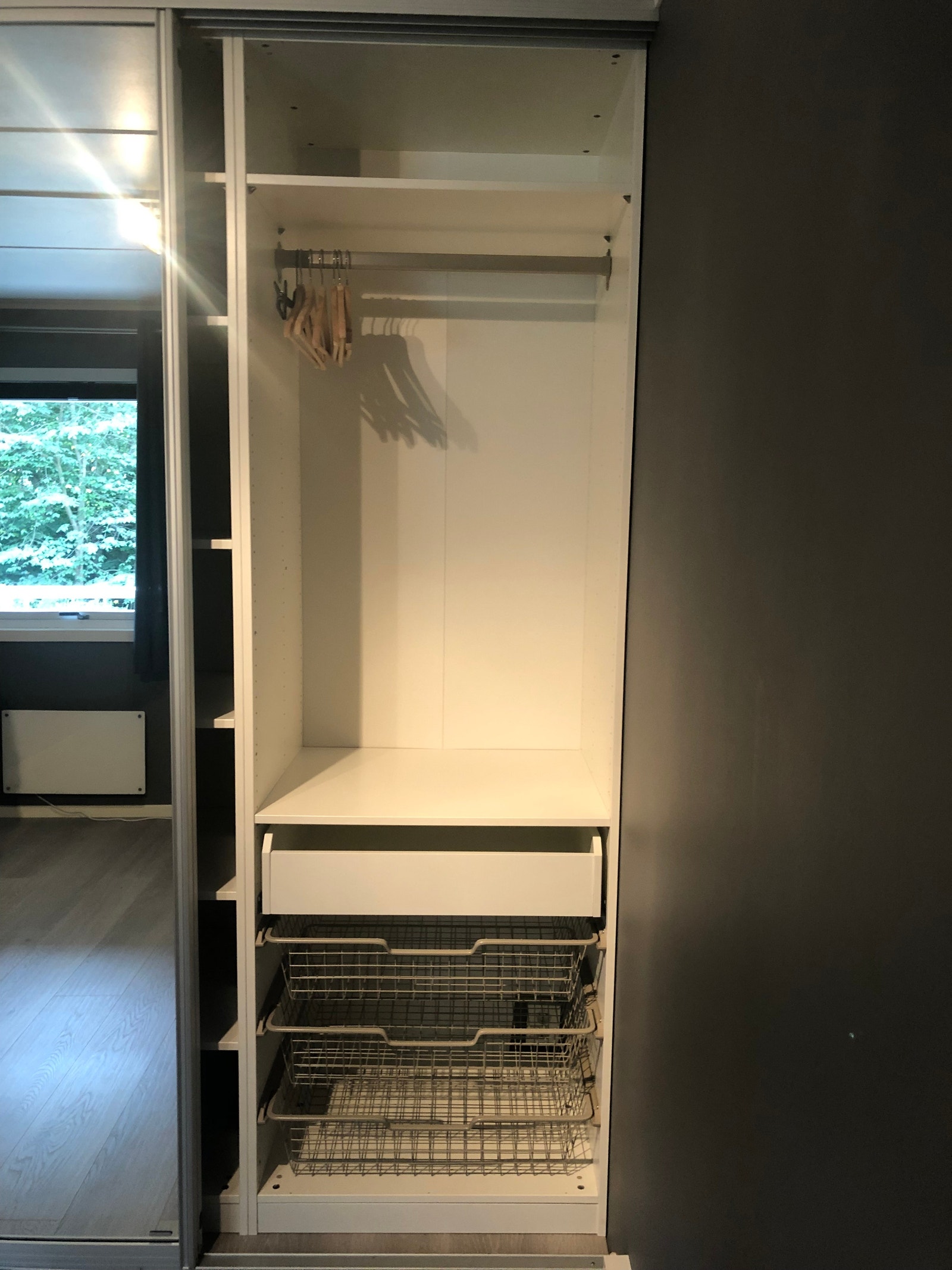 Innvendig skap på soverommet Galleribilde