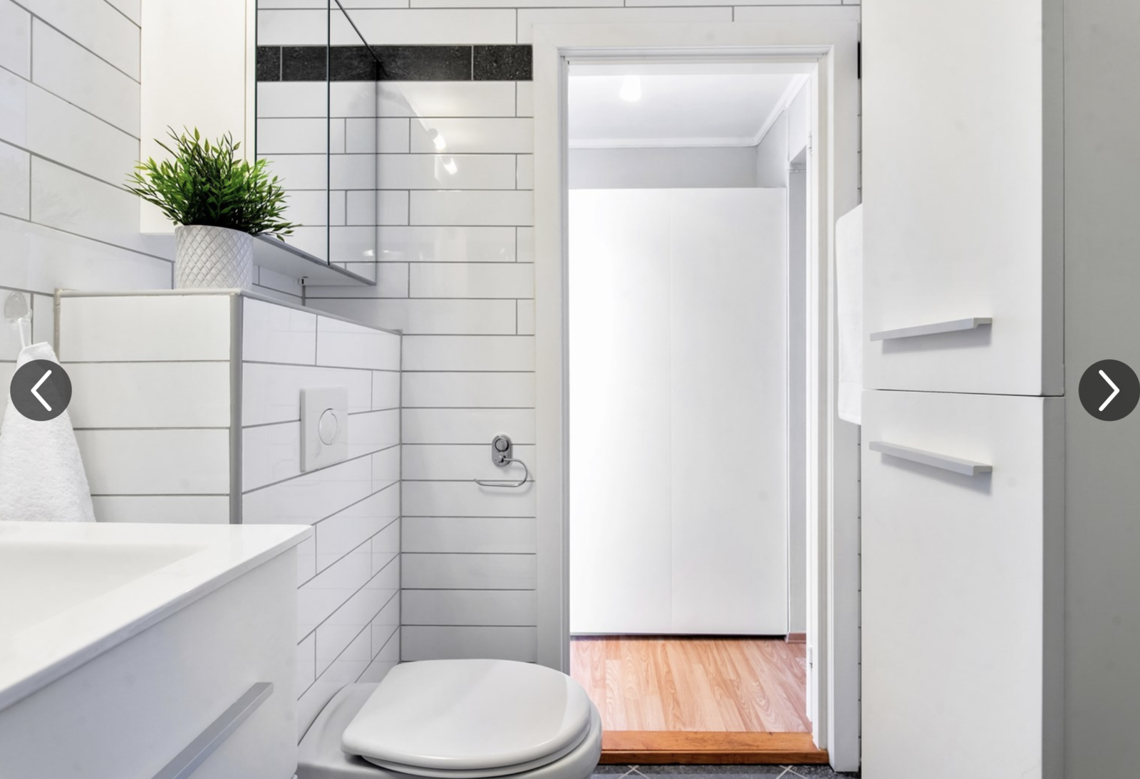 Badet er flislagt med varmekabler Galleribilde