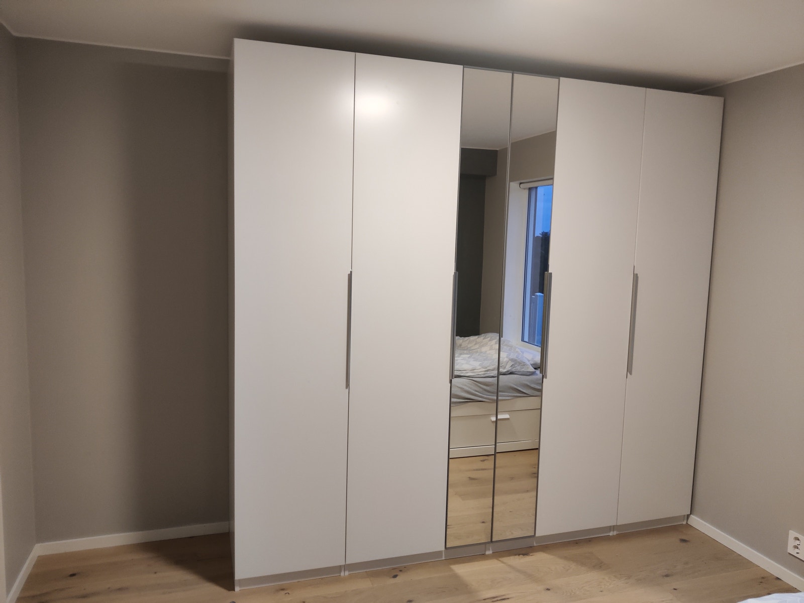 2,5 meters gardrobe. Galleribilde