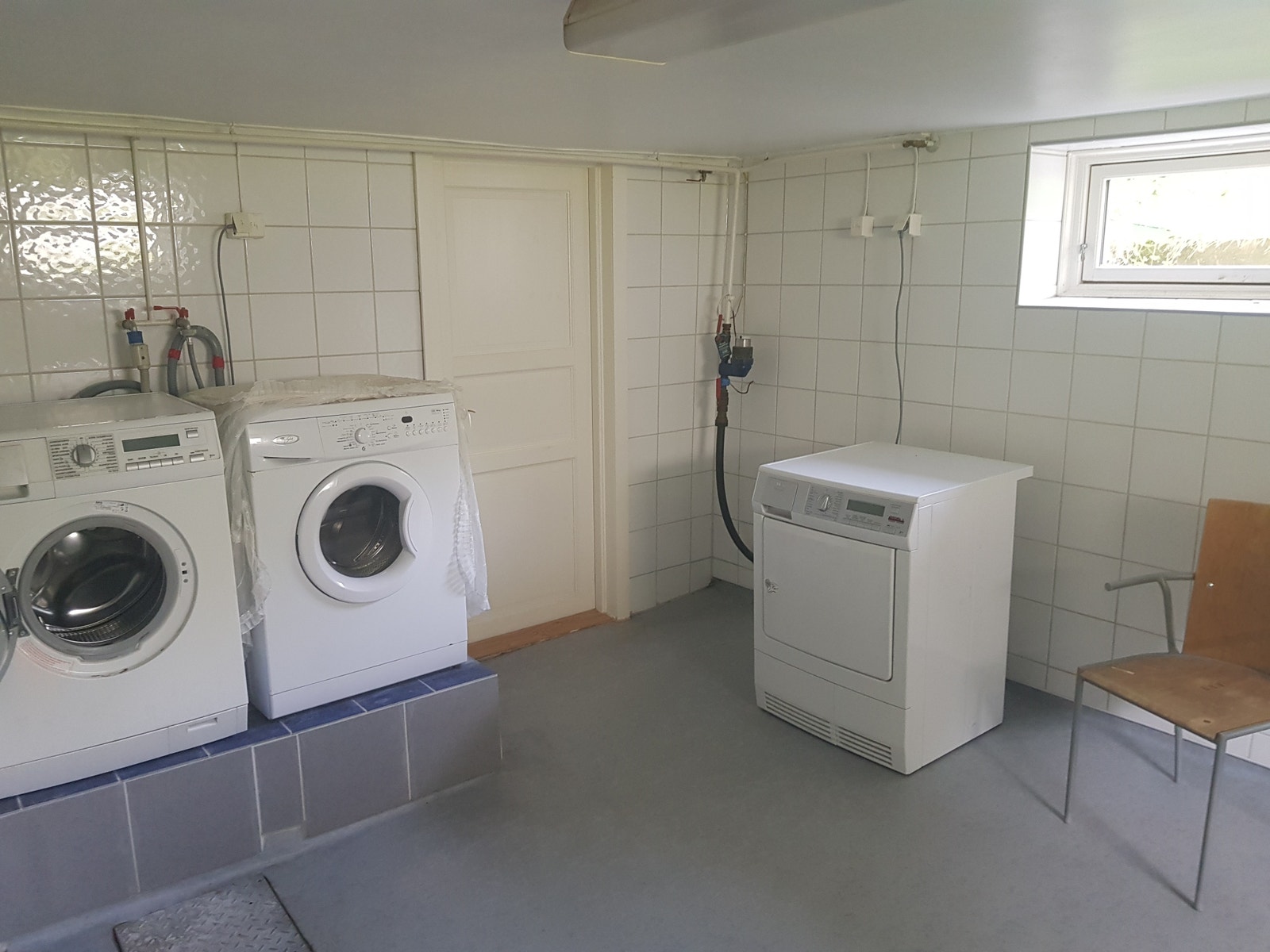 Felles vaskerom i kjeller Galleribilde