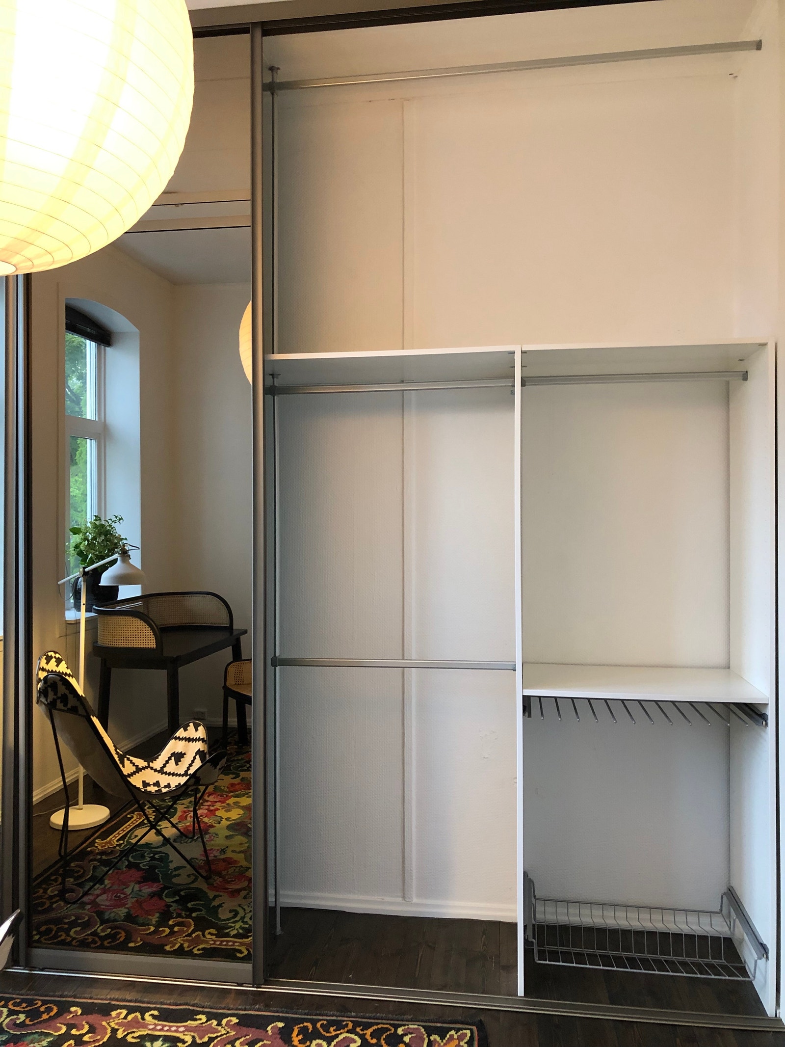 Hyblene har meget godt med skapplass. Møbler på bildet kun inspirasjon. Galleribilde