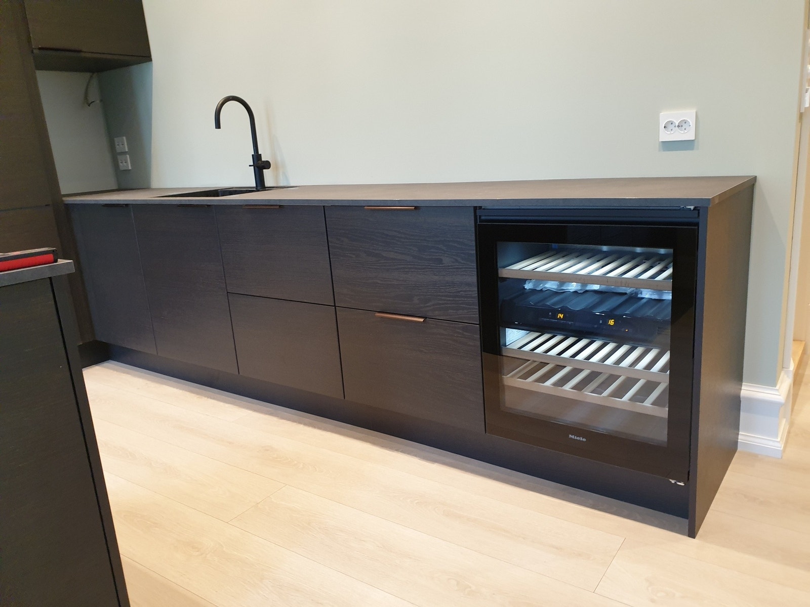 Vinskap fra Miele med to soner Galleribilde