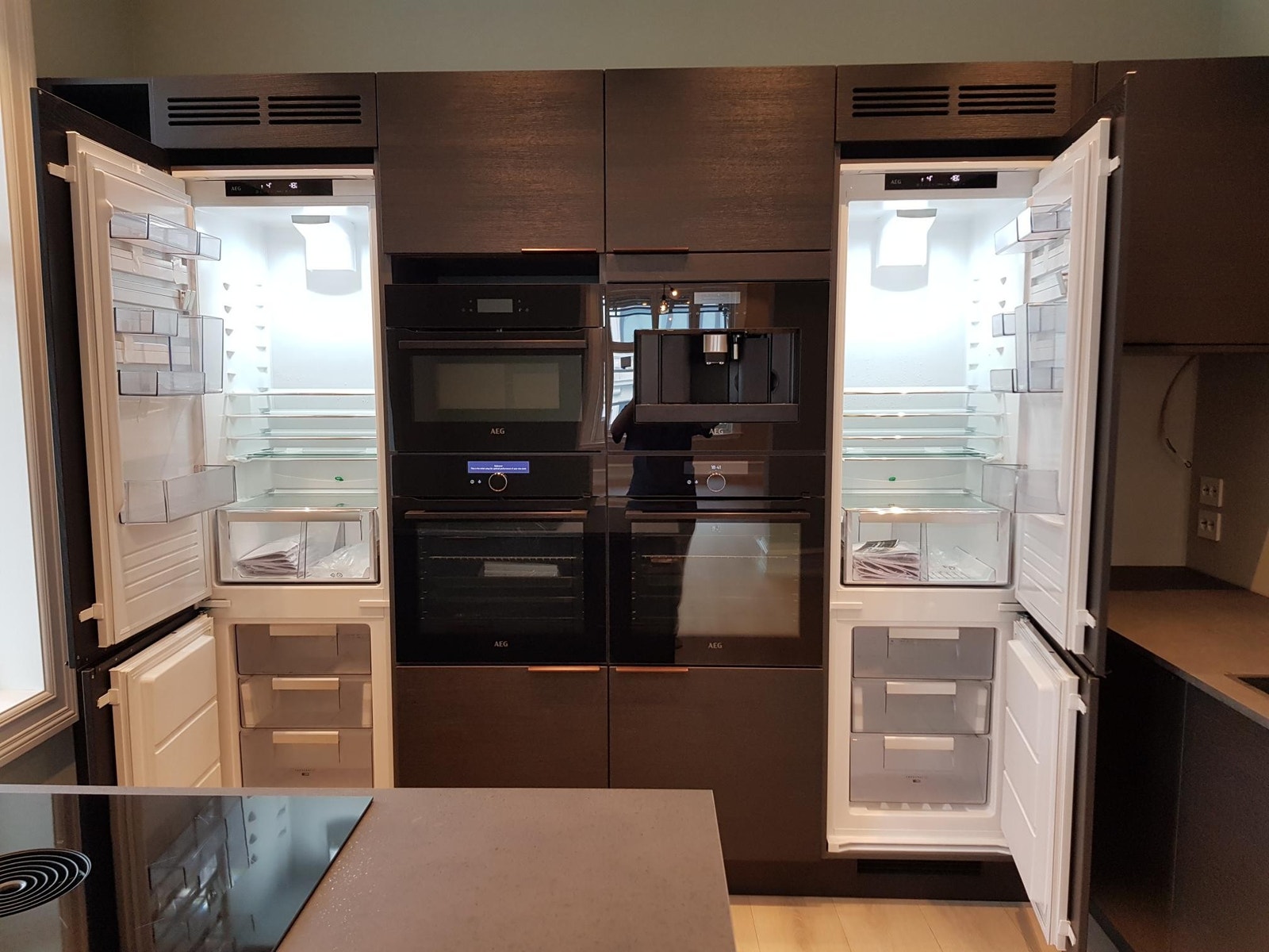 2 stk integrerte kombiskap Galleribilde