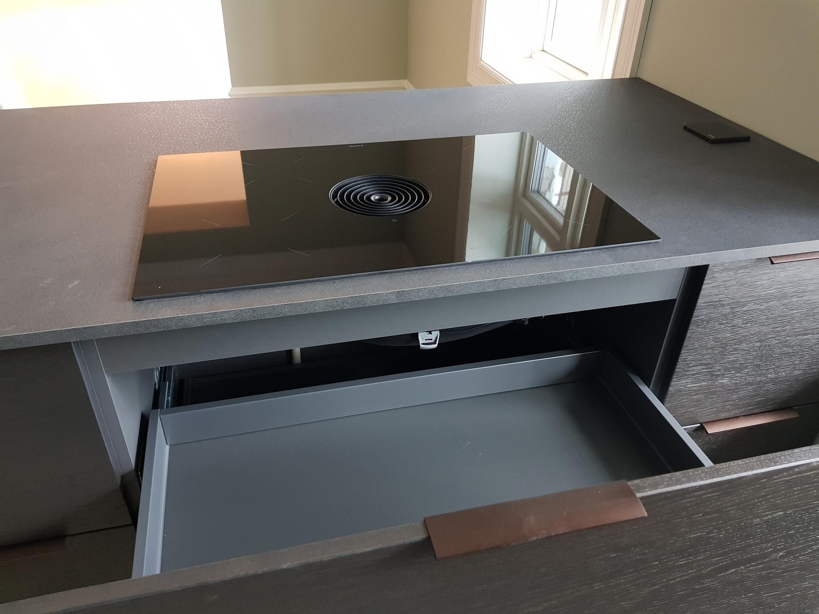 Platetopp og avtrekk fra Bora Galleribilde