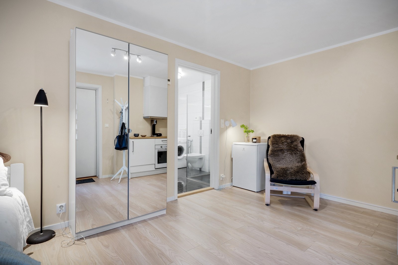 Garderobe og kjøleskap Galleribilde