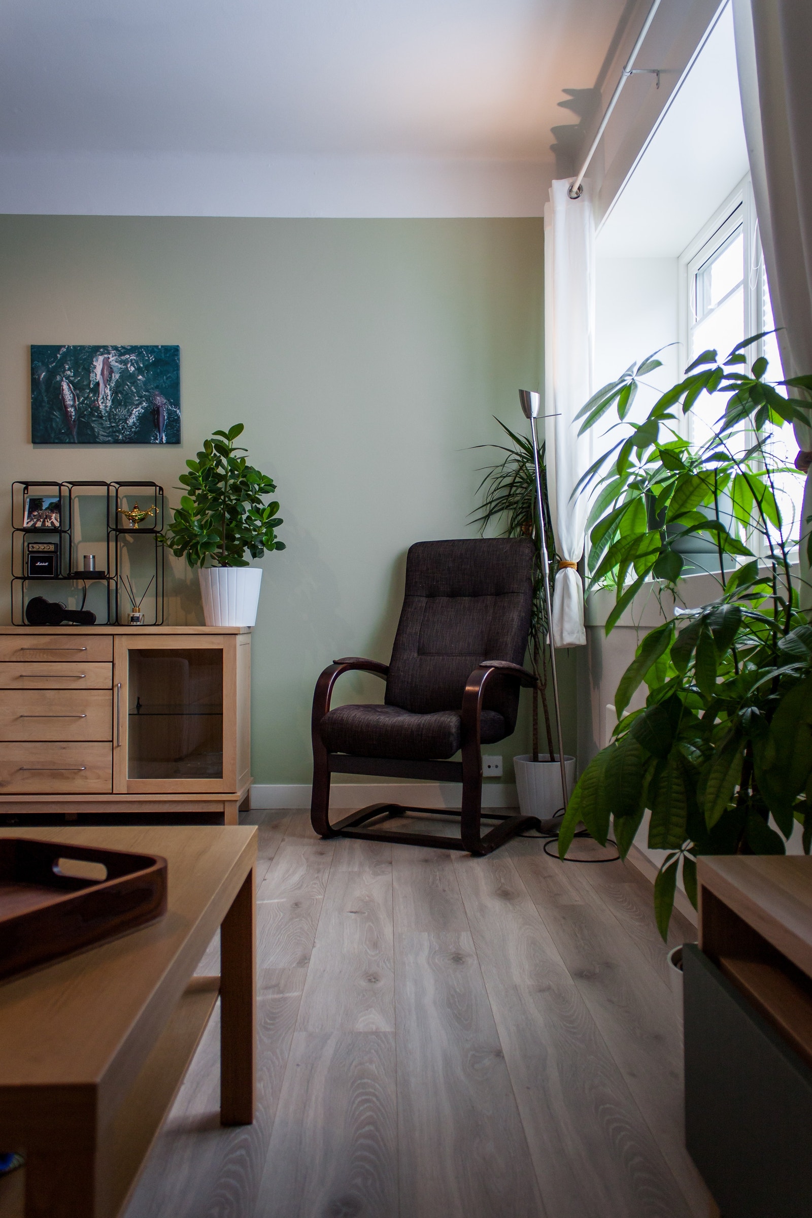 Nye gulv i alle rom, med termostatstyrt gulvvarme i stue- og kjøkkendel Galleribilde