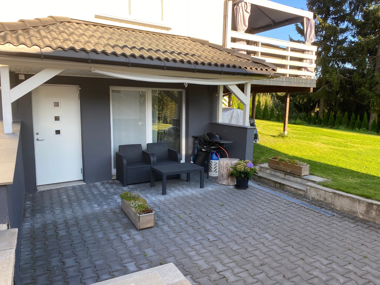 Uteplass Galleribilde