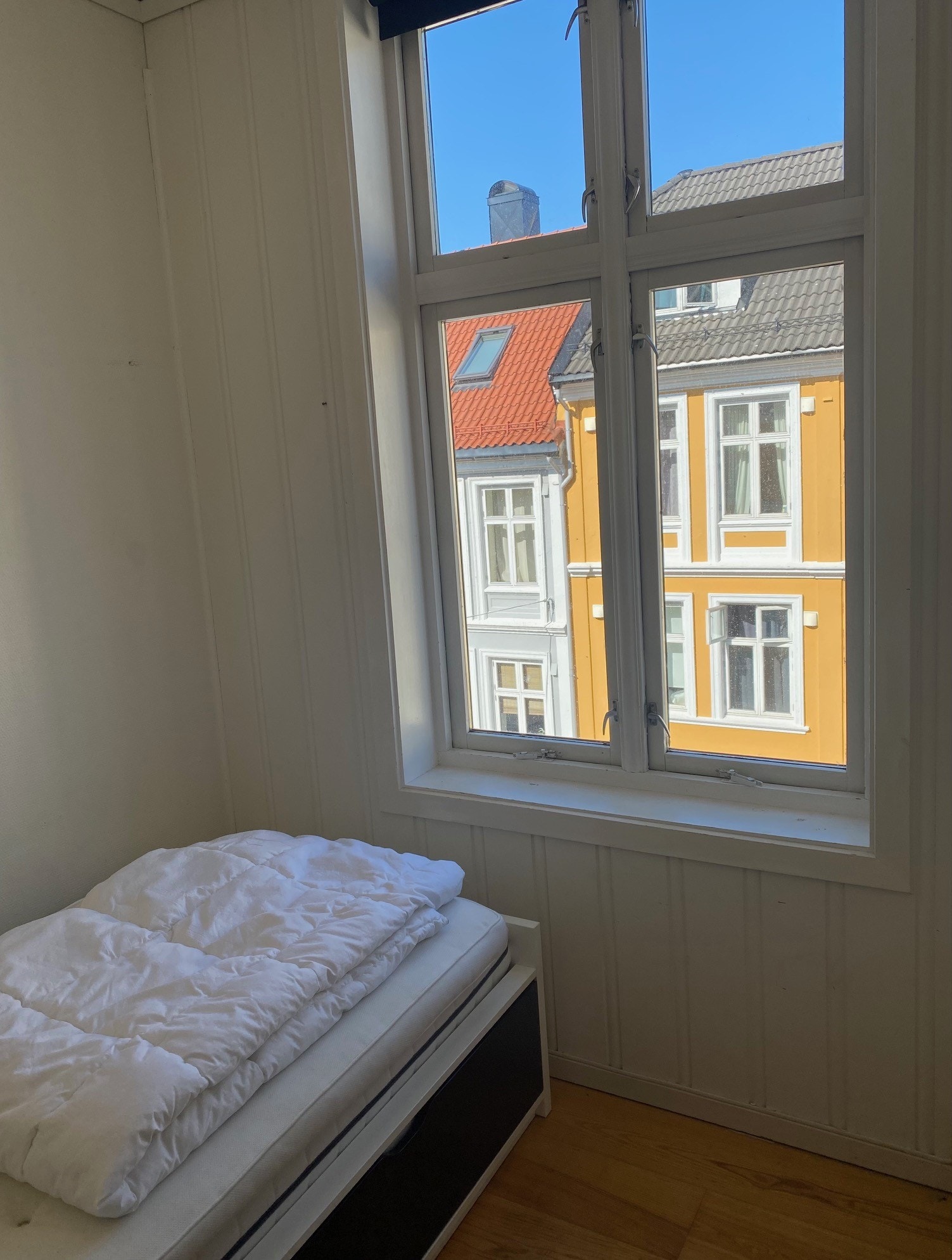 Soverom 2, brukt som gjesterom. Plass til enkeltseng og liten kommode/hylle Galleribilde