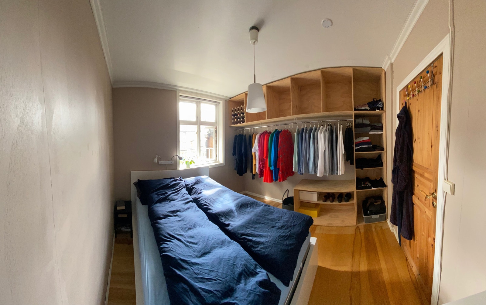 Hovedsoverom vendt mot rolig bakgård. Galleribilde