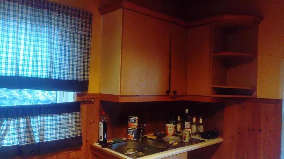 kjøkken mangle microbølgeovn og kopp-bestikk-vaske-maskin så må vaska alt for hånd. Galleribilde