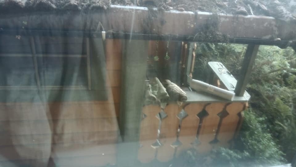 ute i hagen e det et dukkehus/lekehus, greit viss du har barn...tiny little copy house... Galleribilde