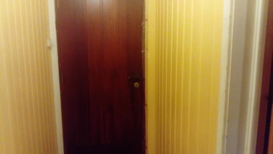 hoved dør til hagen i inngangs gangen Galleribilde