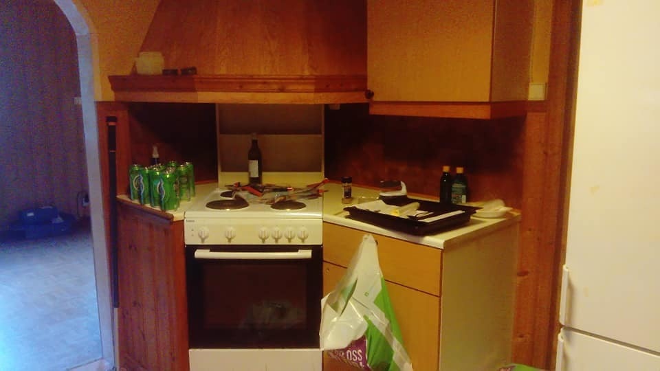 kjøkken mangle microbølgeovn og kopp-bestikk-vaske-maskin så må vaska alt for hånd. Galleribilde