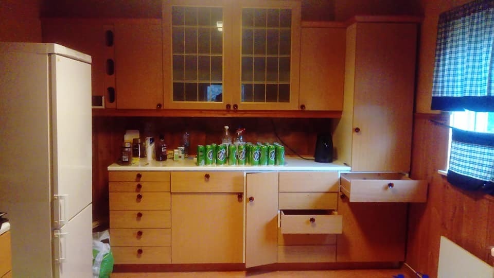 kjøkken mangle microbølgeovn og kopp-bestikk-vaske-maskin så må vaska alt for hånd. Galleribilde