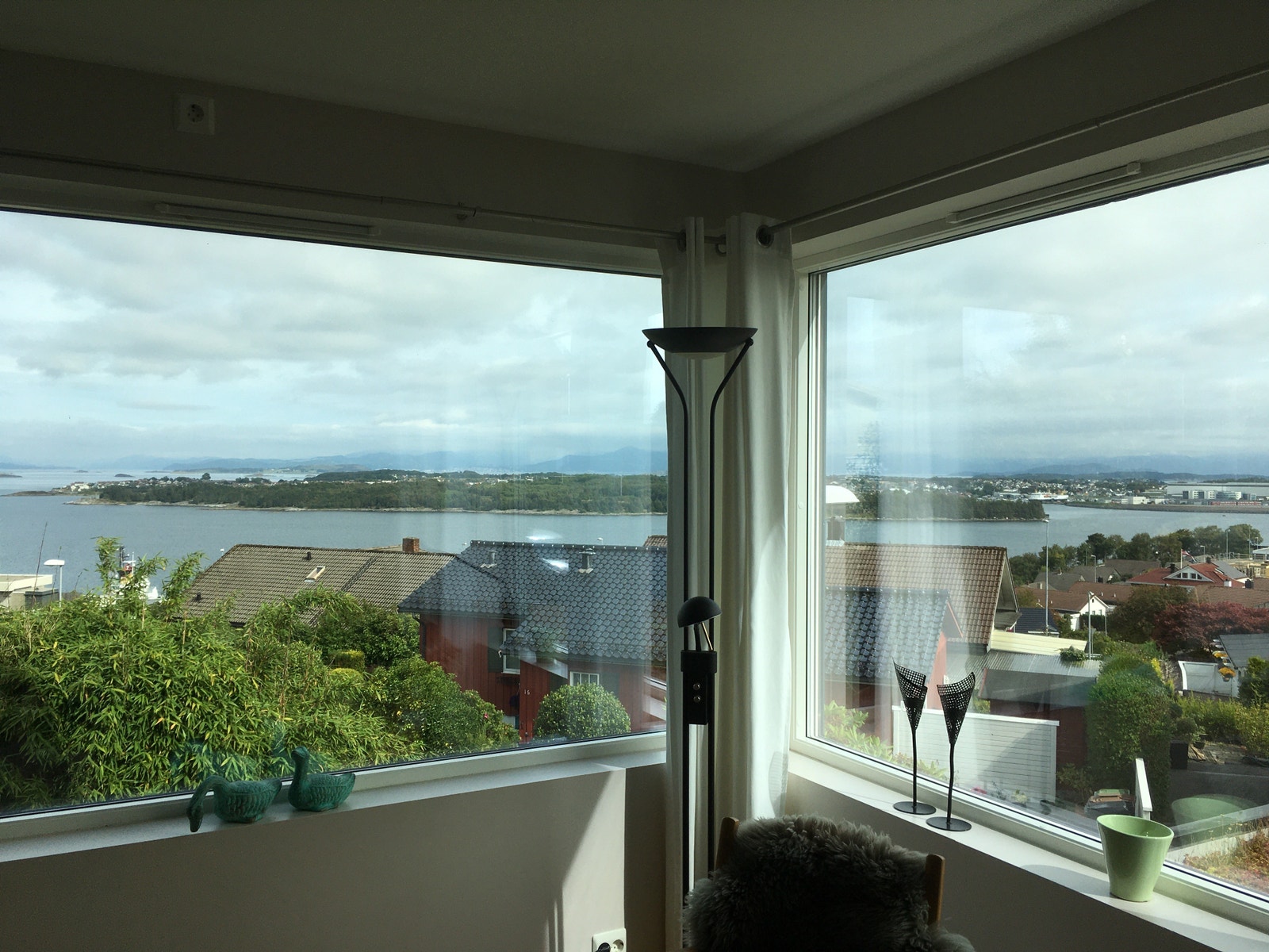 Flott utsikt fra stue og kjøkken Galleribilde