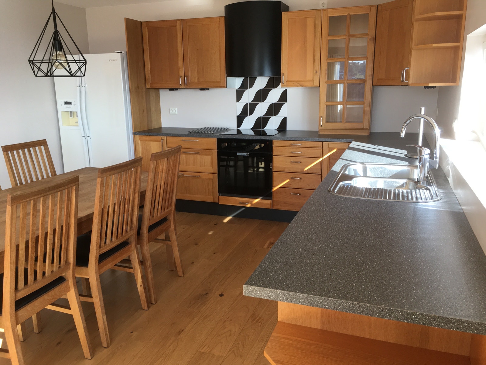 Kjøkken åpen løsning med stue Galleribilde