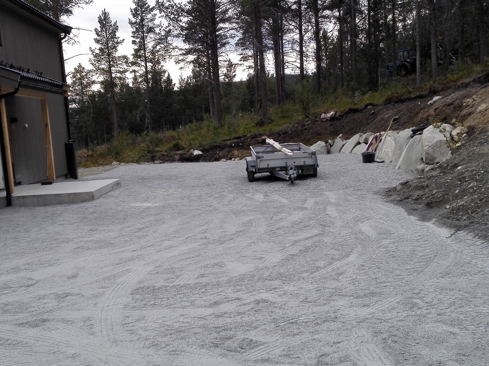 Romslige tomter gir god plass til både hus og garasje og romslige uteområder. Galleribilde