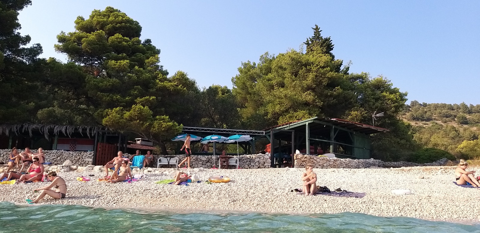 Closest beach about 250 m. away from Villa❤Love. It has also beach pub with ice, drinks and food.
Nærmeste strand 250 meter unna Villa❤Love med liten strand pub som har is, drikke og noe mat. Galleribilde