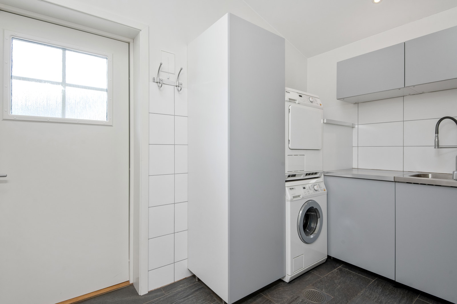 Vaskerom (vaskemaskin og tørketrommel følger med) Galleribilde