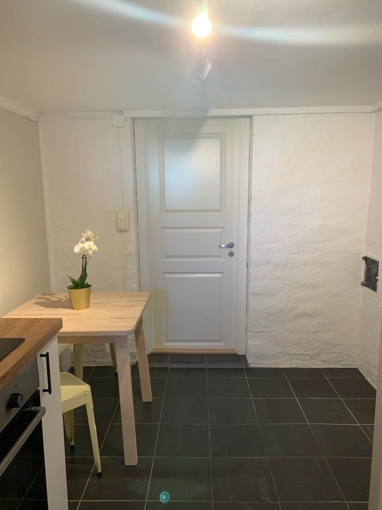 Kjøkkenet sett fra vinduet. Galleribilde