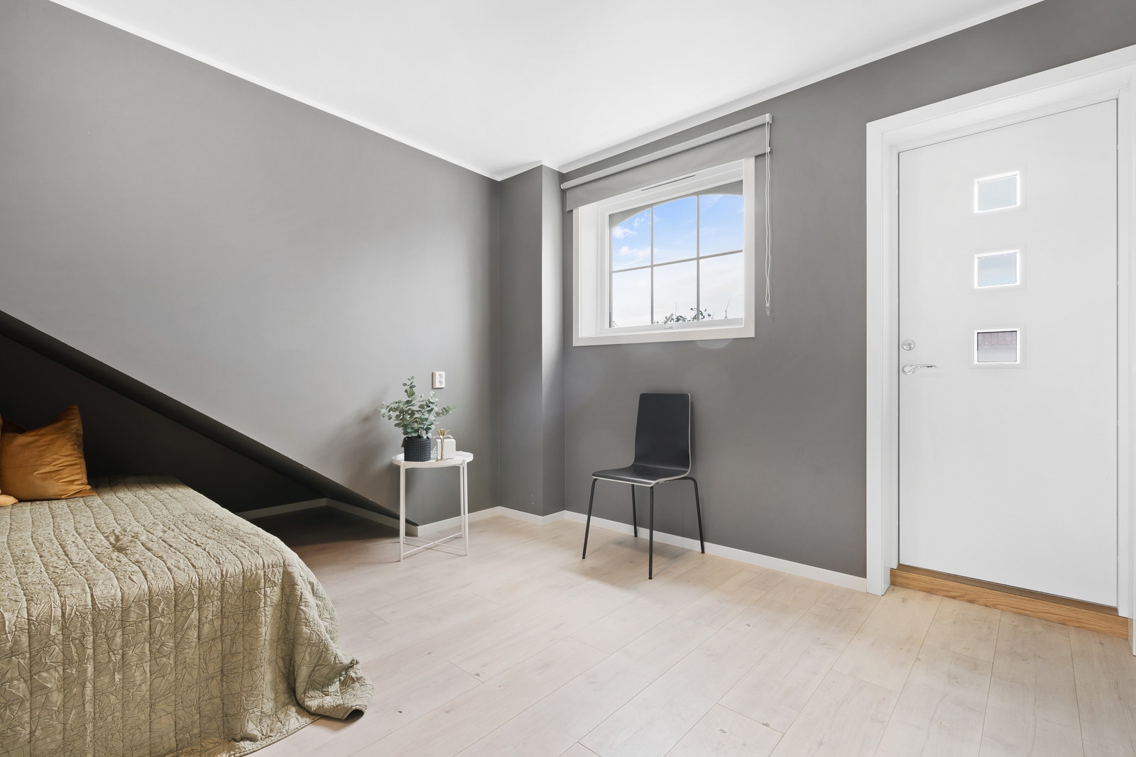 Sov 1. (egen inngang ut mot terrasse) Galleribilde