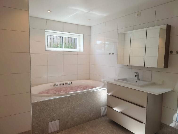 Boblebad med luftbobler. Veldig hygienisk og enkelt renhold Galleribilde